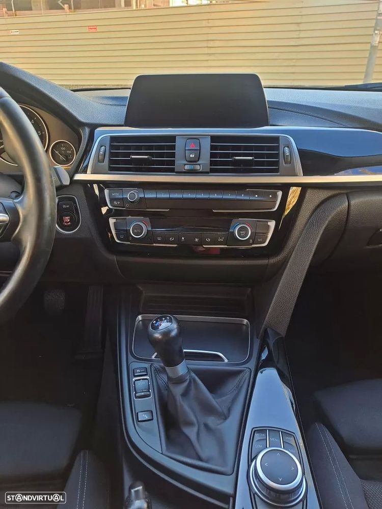 BMW 318 d Touring Line Sport - 12