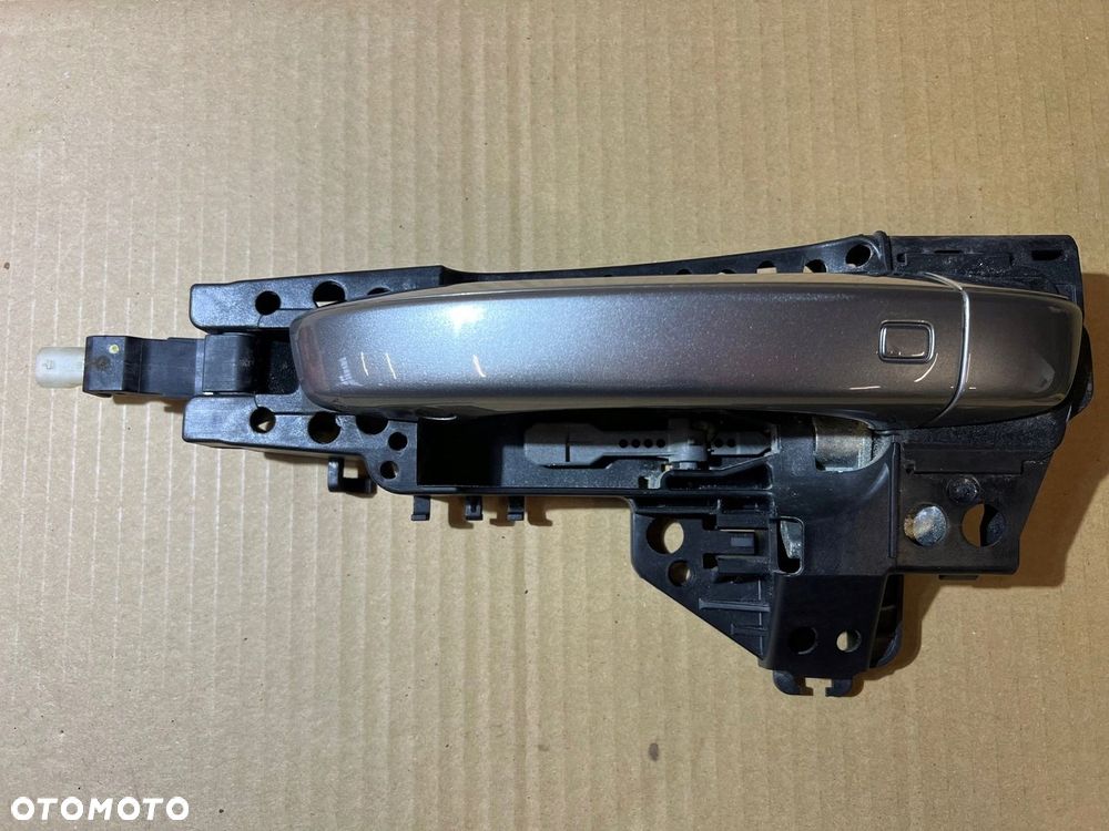 AUDI A8 D4 KLAMKA LY7G LEWY TYŁ PODŚWIETLENIE KEYLESS GO - 1