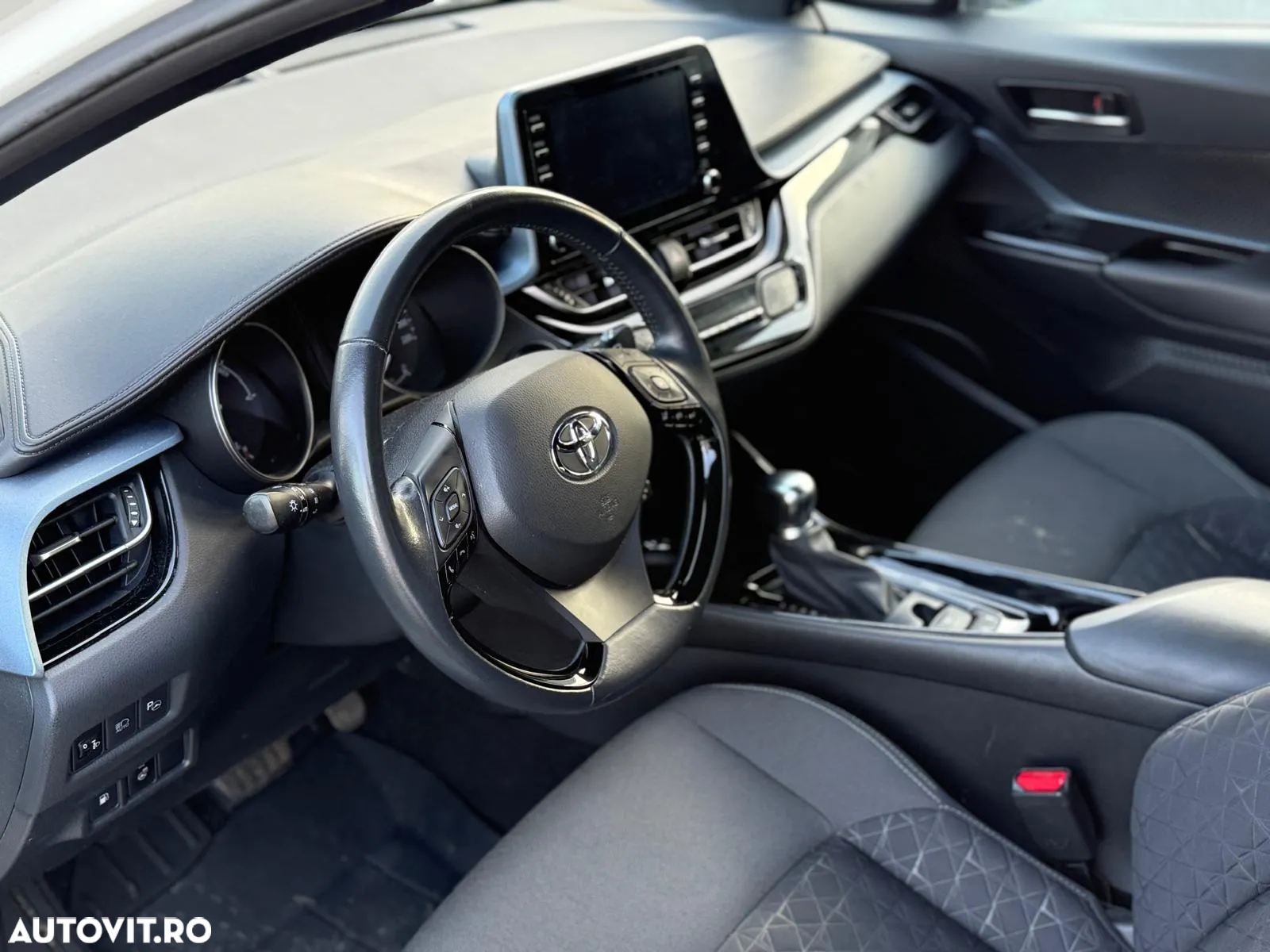 Toyota C-HR 2.0 HEV 197 CP 4x2 CVT Exclusive - 4