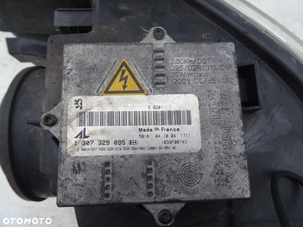 Peugeot 407 lampa prawy przód prawa przednia przedni reflektor xenon - 9