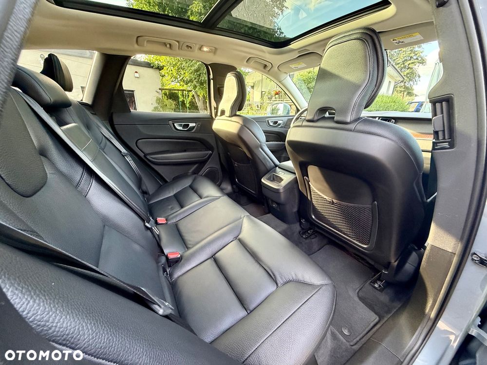 Volvo XC 60 B5 B AWD Momentum Pro - 19