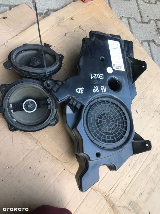 Subofer z głośnikami AUDI A3 8P 3drzwi 8P3035382A - 1