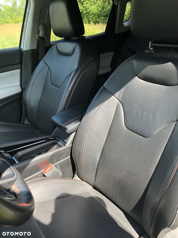 Jeep Compass - 24