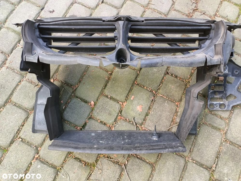 Żaluzja roleta wlot pas wspornik BMW E60 E61 przed lift beznyna 7050537