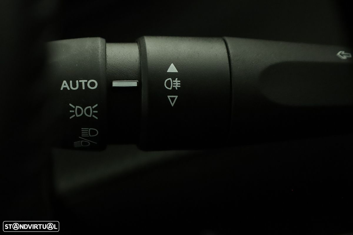 Peugeot 2008 1.2 PureTech Allure - 17