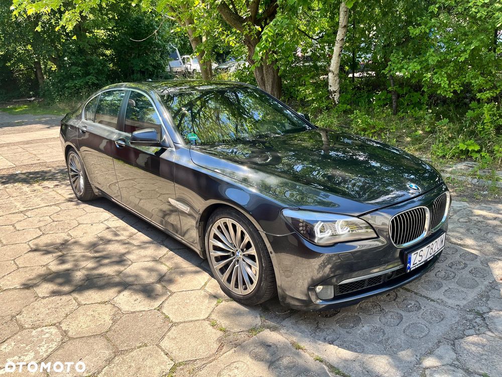 BMW Seria 7 750i - 16