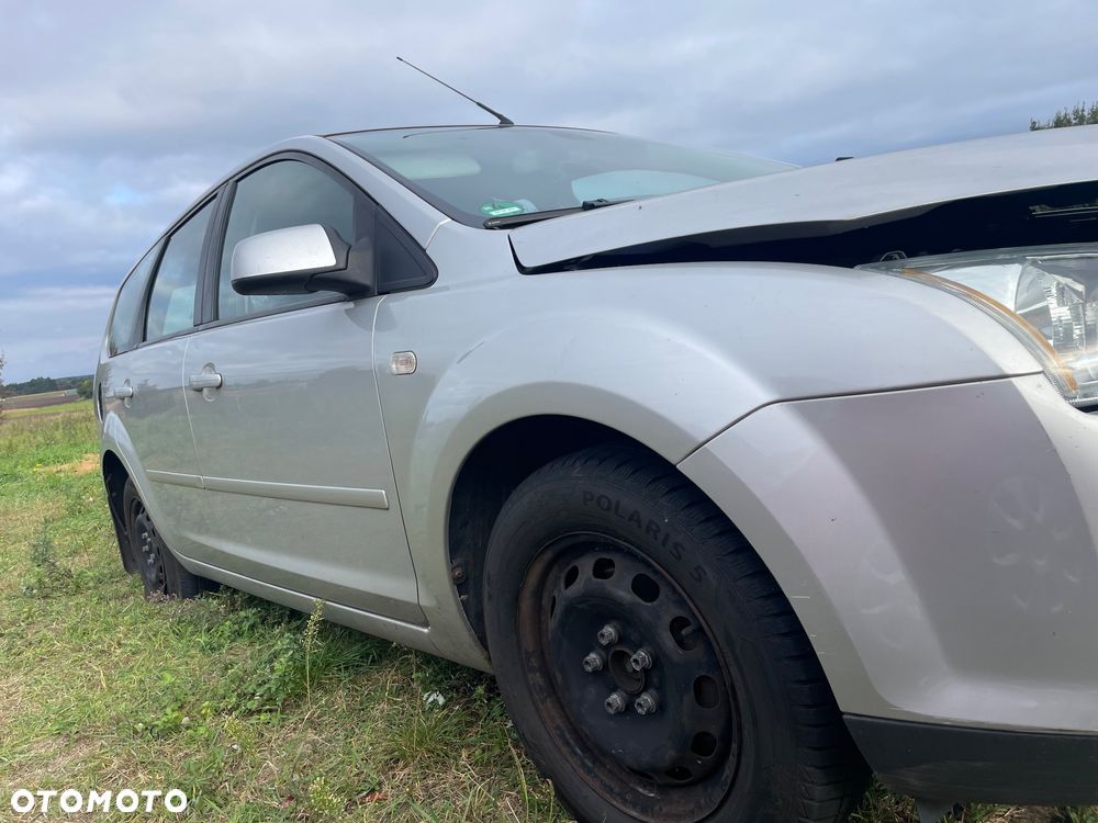 Ford Focus 1.6 Ghia - 10