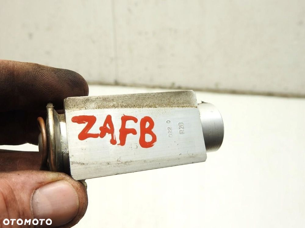 ZAWÓR ROZPRĘŻNY KLIMATYZACJI OPEL ZAFIRA B 1.9 CDTI - 2