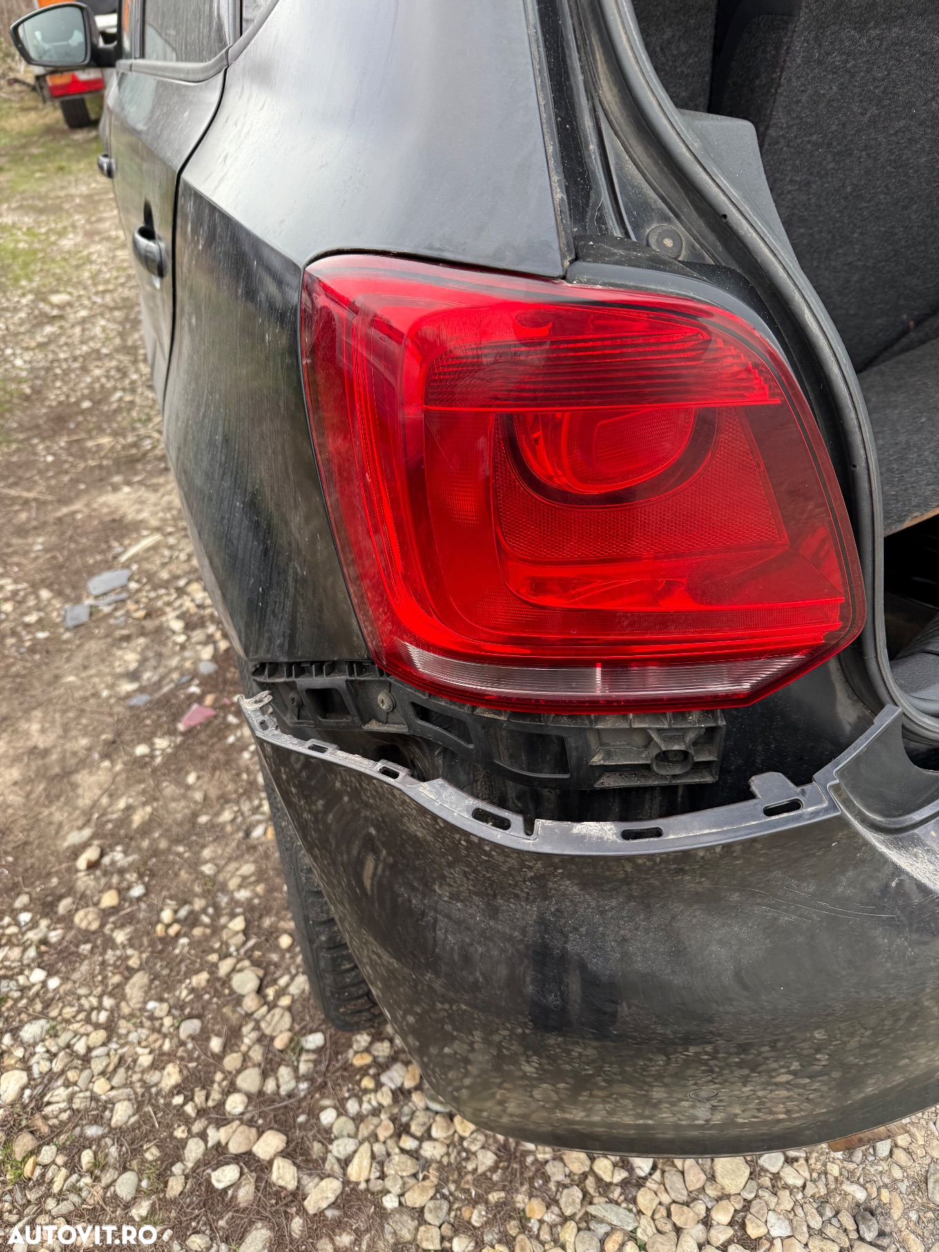 Dezmembrări VW polo 6R 2011 16TDI CAYC cutie KFK 5 trepte volan pe stanga 220 mi km piese accesorii avariată spate , dezmembrez culoare negru - 7