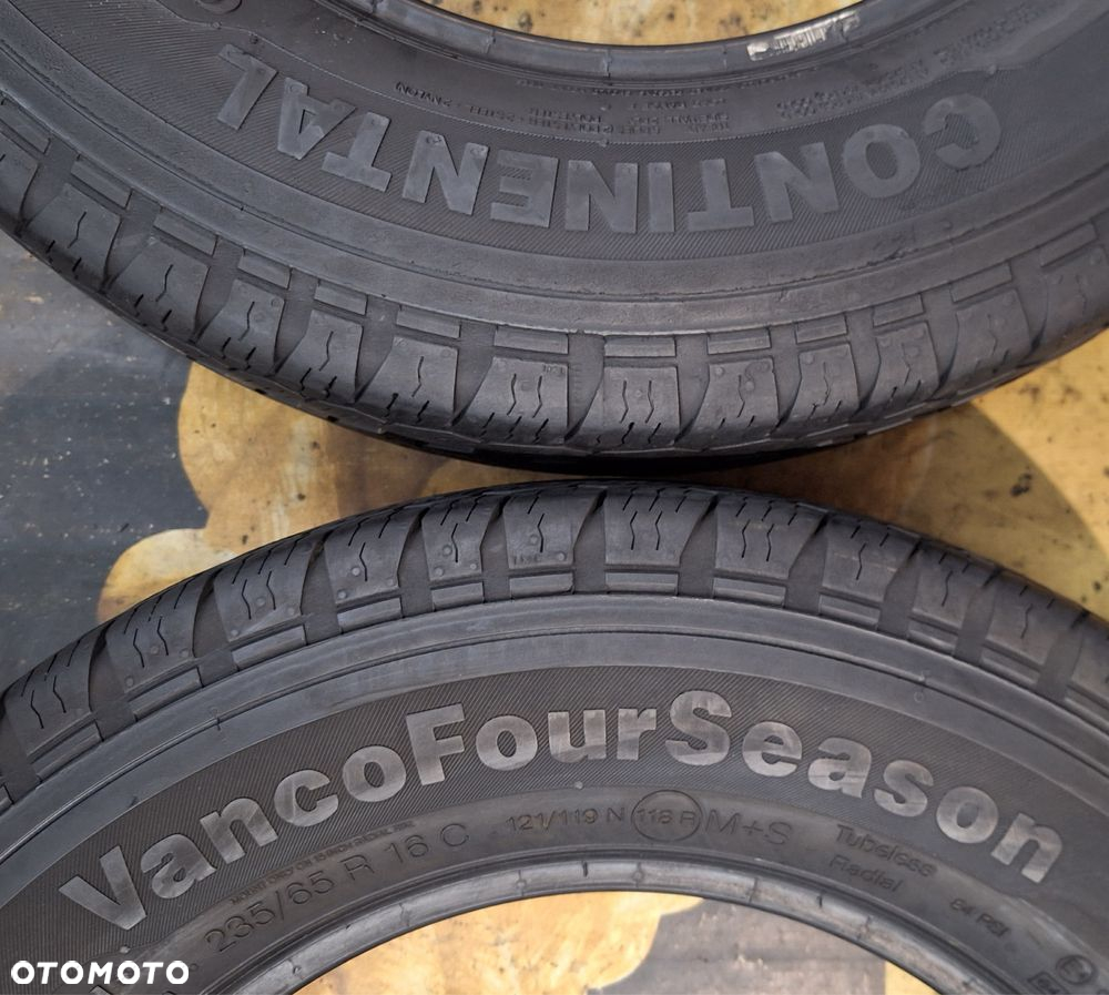 Opoony do Busa 235 65 R 16C 113/116 Continental VancoFourSeason - 4