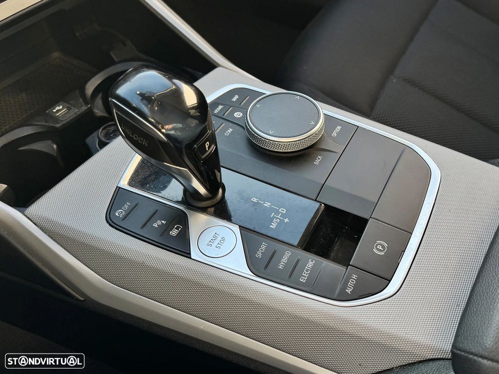 BMW 330 e Touring Auto - 13