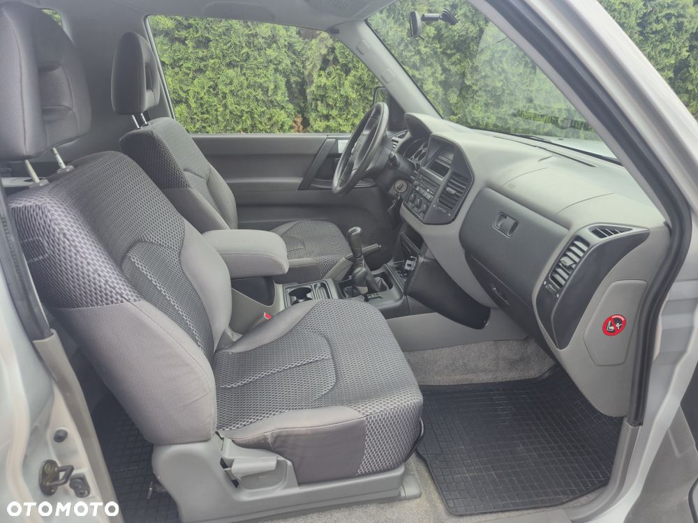 Mitsubishi Pajero - 15