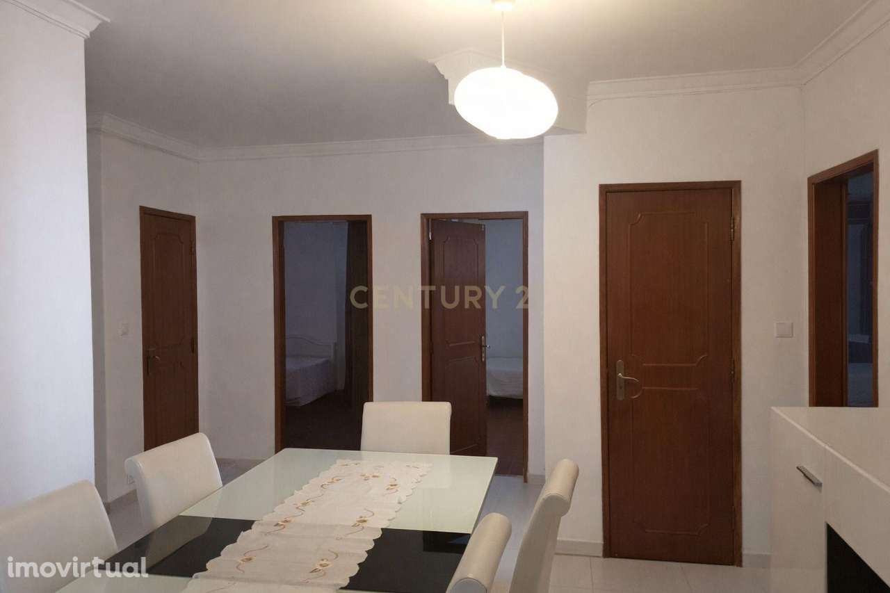 Apartamento T1 com 124m2 transformado em T4 com inquilino - Grande imagem: 2/11