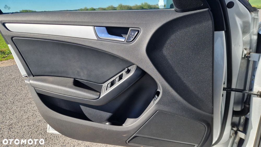 Audi A4 Limousine 2.0 TFSI quattro S tronic Ambiente - 31