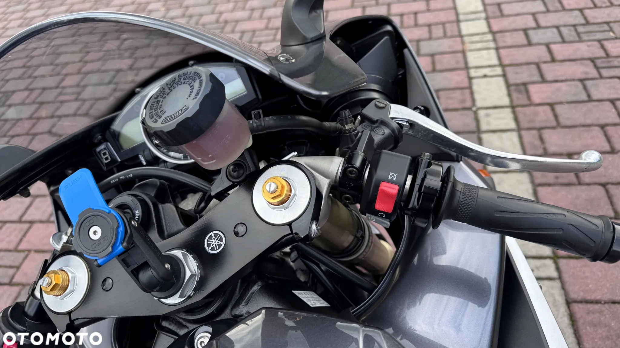 Yamaha R1 - 19