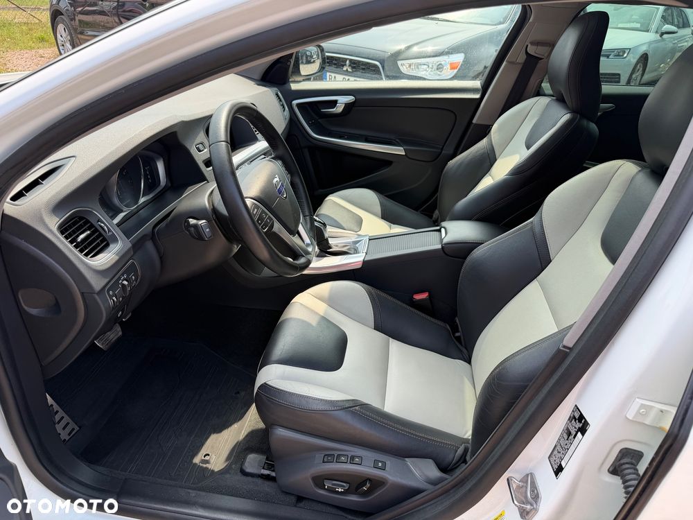 Volvo V60 Cross Country T5 AWD Geartronic Summum - 15