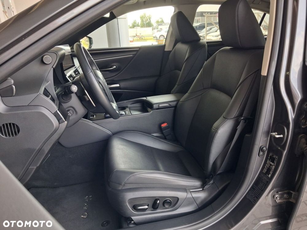 Lexus ES 300h Business Edition - 17