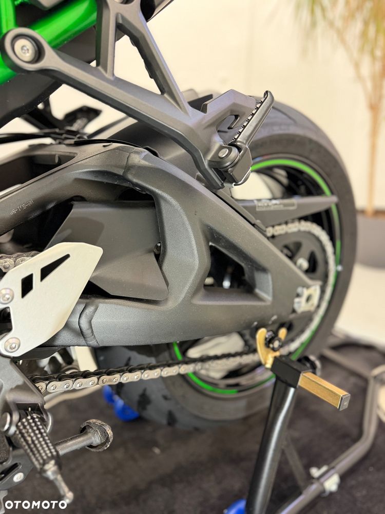Kawasaki H2 - 24