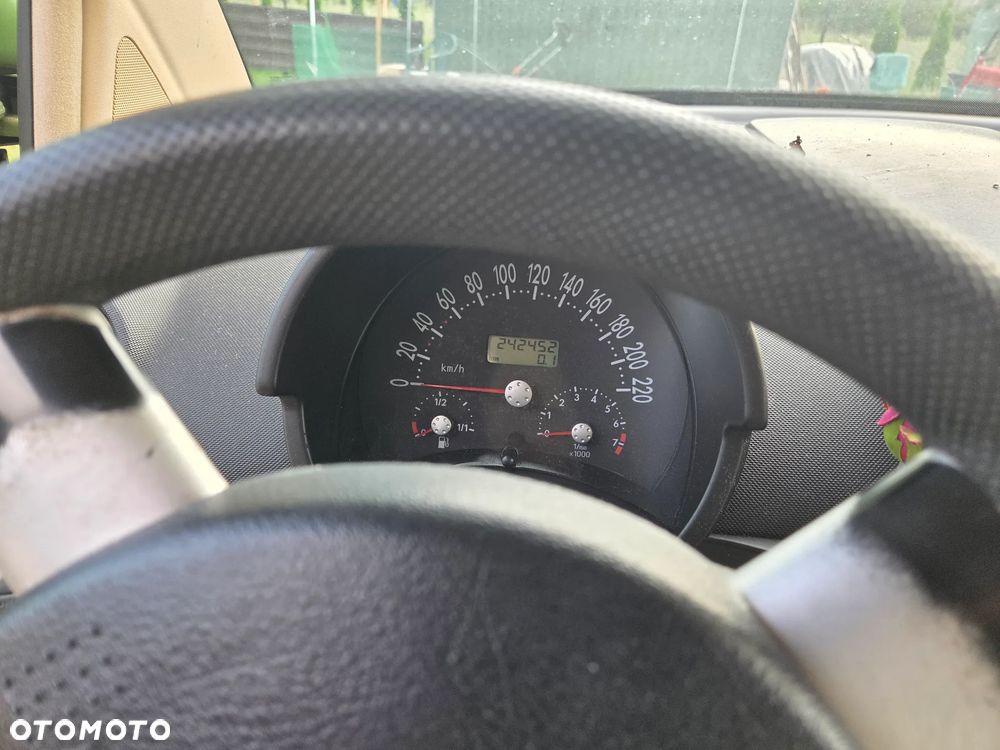 Volkswagen New Beetle - 11
