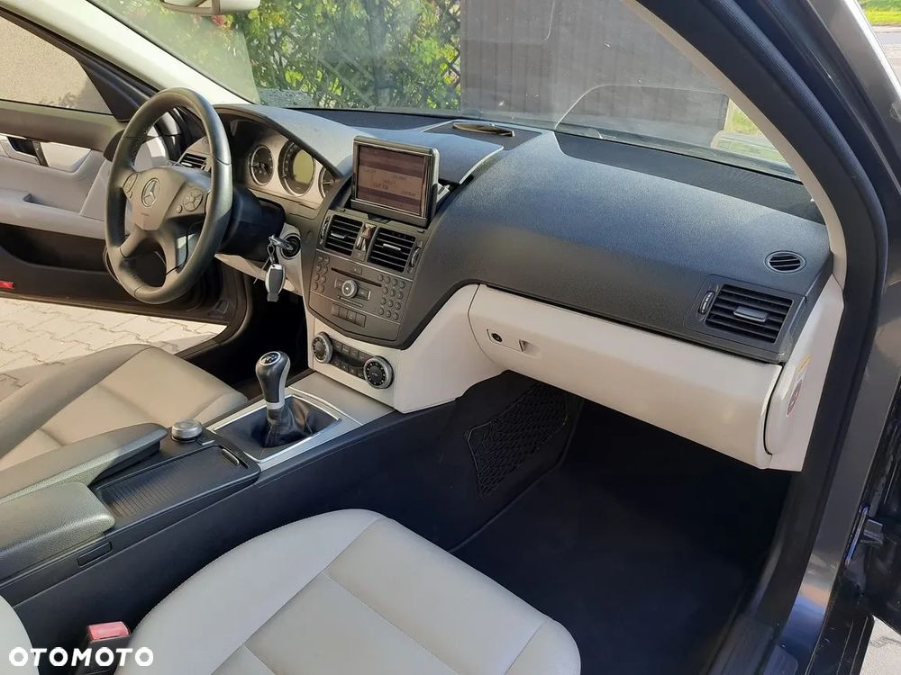 Mercedes-Benz Klasa C 220 CDI Avantgarde - 20