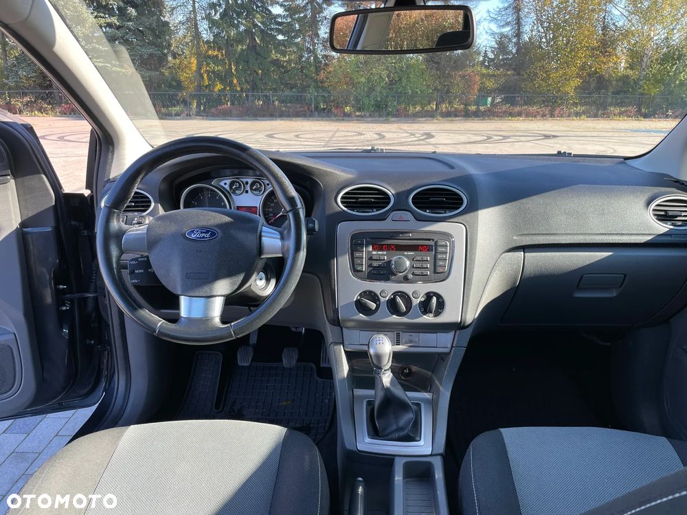 Ford Focus 1.8 Ghia - 20