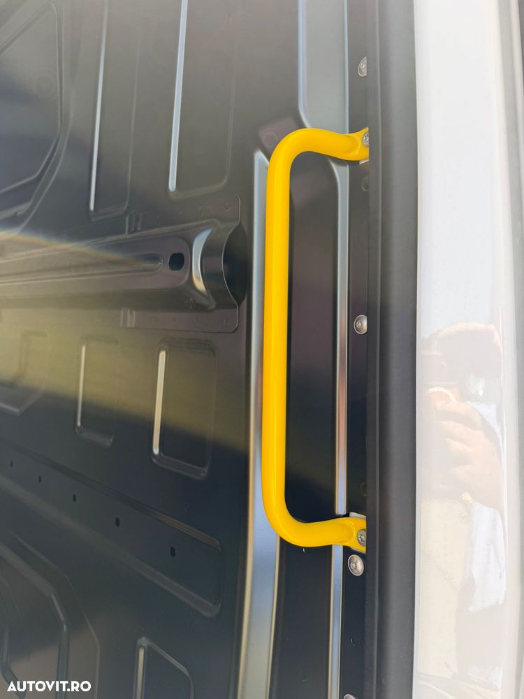 Volkswagen Crafter 3.5 CD Sasiu L4 FWD 103kW AG8 - 8