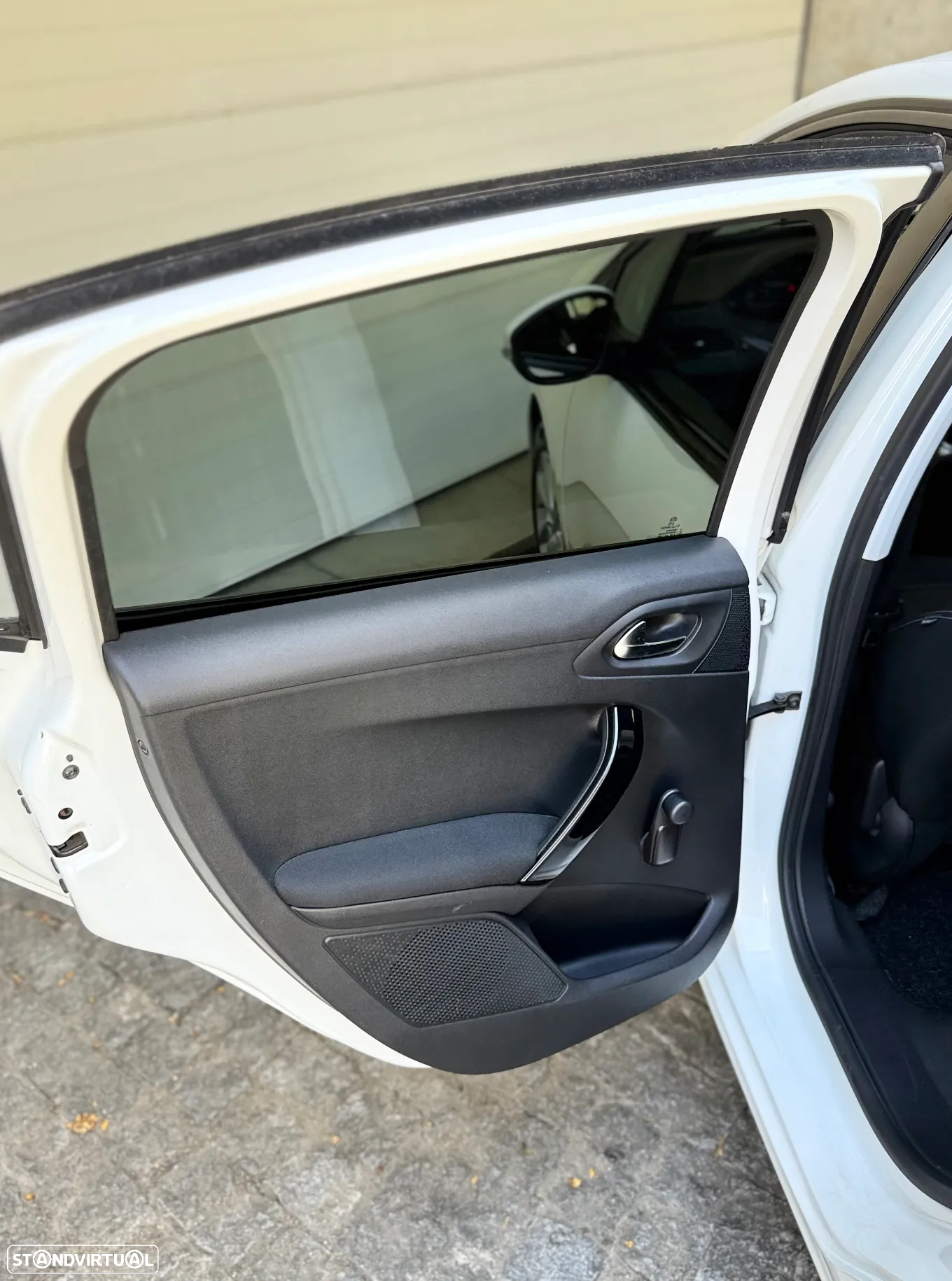Peugeot 208 1.2 PureTech Allure - 31