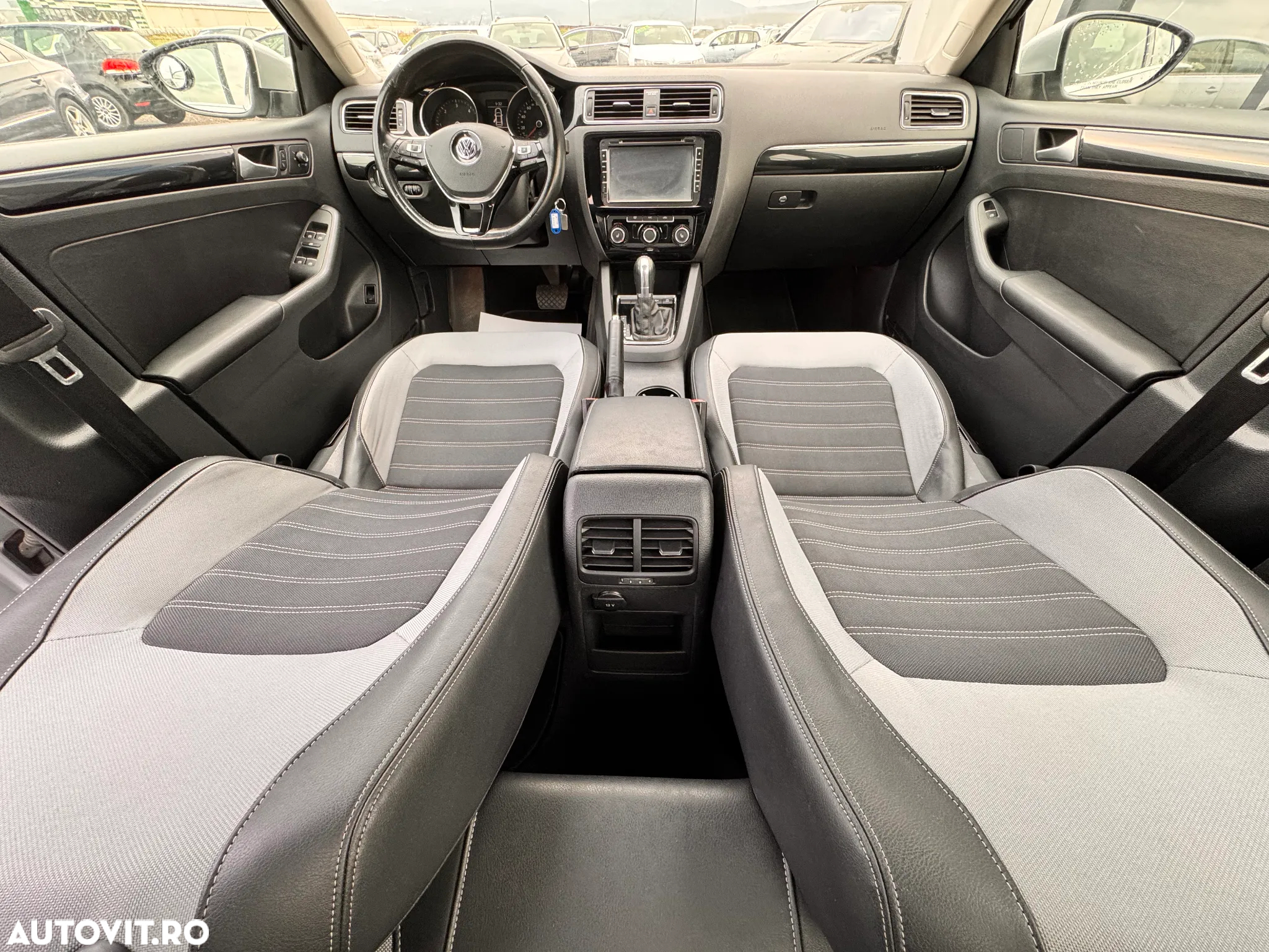 Volkswagen Jetta 2.0 TDI DSG BlueMotion Technologie - 27