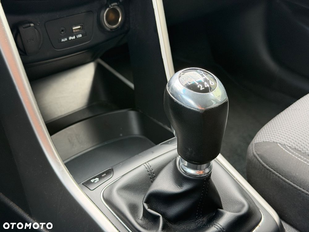 Hyundai i30 blue Kombi 1.4 YES Silver - 20