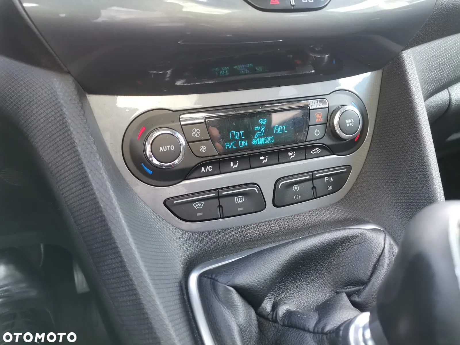 Ford Tourneo Connect 1.5 TDCi Titanium - 22