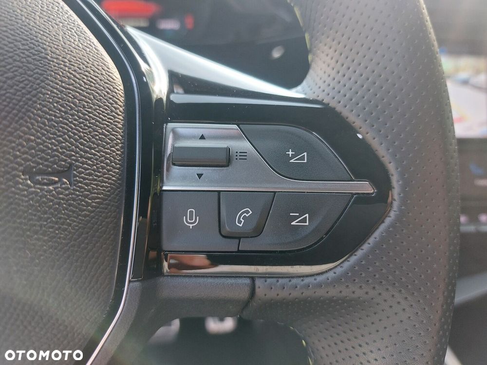 Peugeot 408 - 18