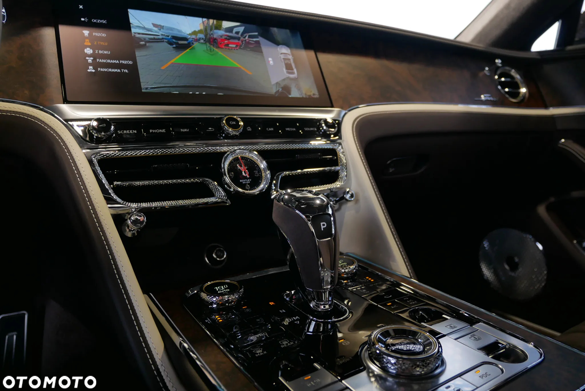 Bentley Flying Spur - 23