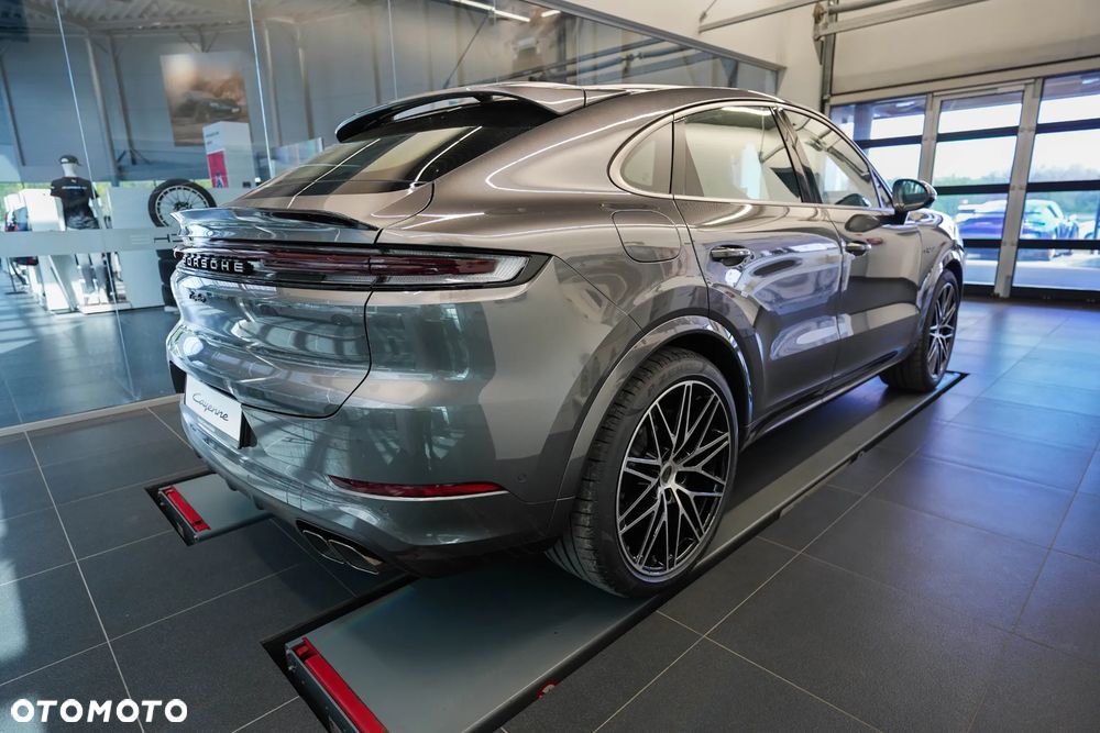 Porsche Cayenne Turbo E-Hybrid PHEV - 4