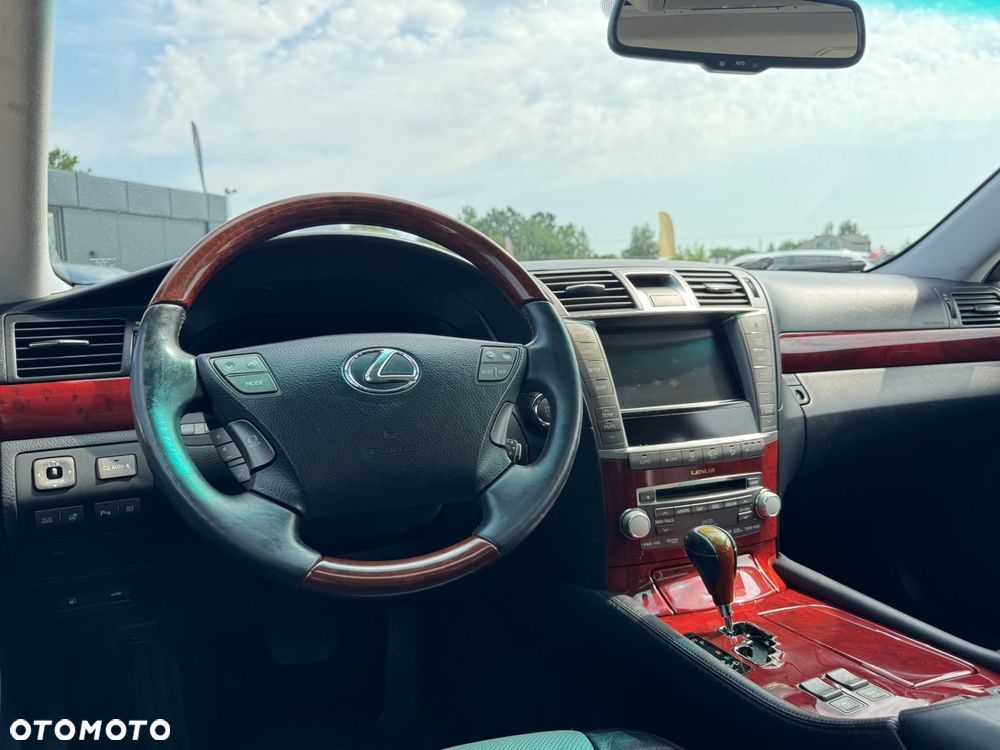 Lexus LS - 12