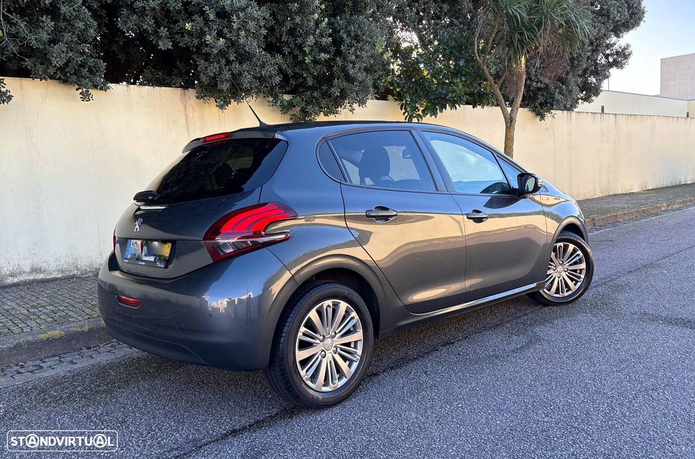 Peugeot 208 1.6 BlueHDi Style - 4