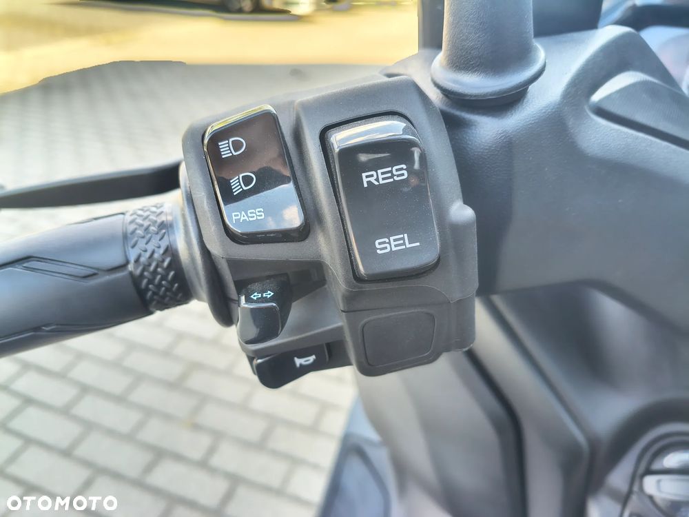 Yamaha X-max - 9