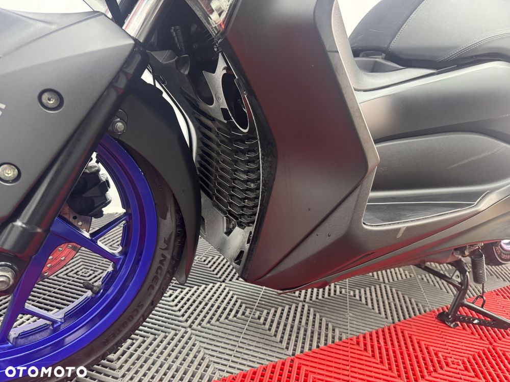 Yamaha X-max - 12