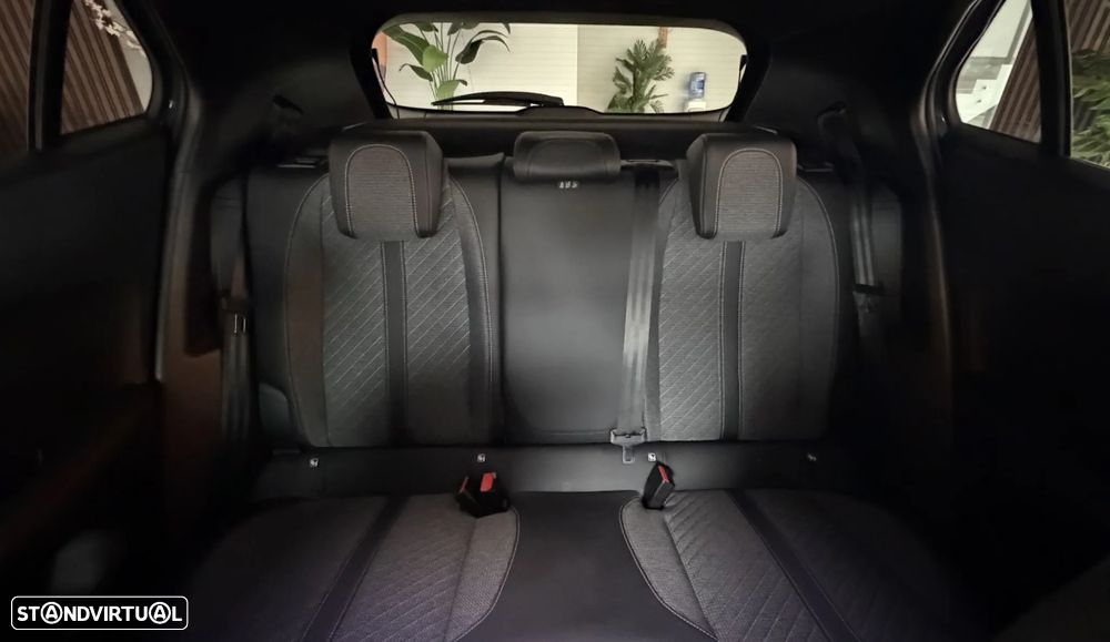 Peugeot e-2008 Allure - 7