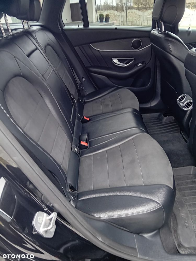 Mercedes-Benz GLC 250 4Matic 9G-TRONIC AMG Line - 31