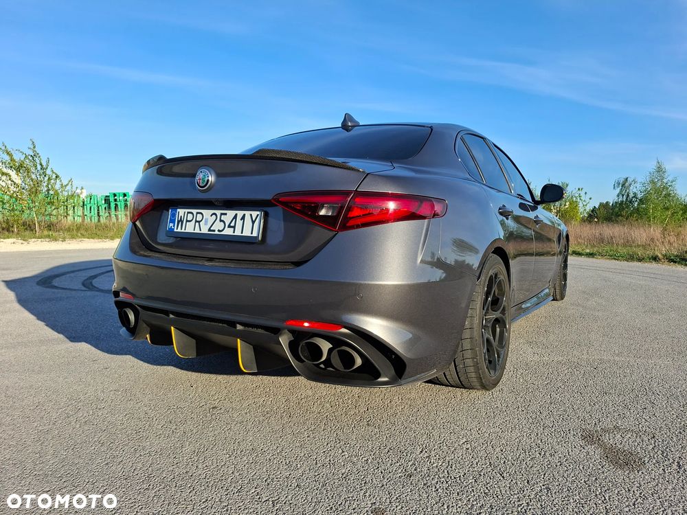 Alfa Romeo Giulia 2.9 V6 Bi-Turbo AT8 Quadrifoglio - 3