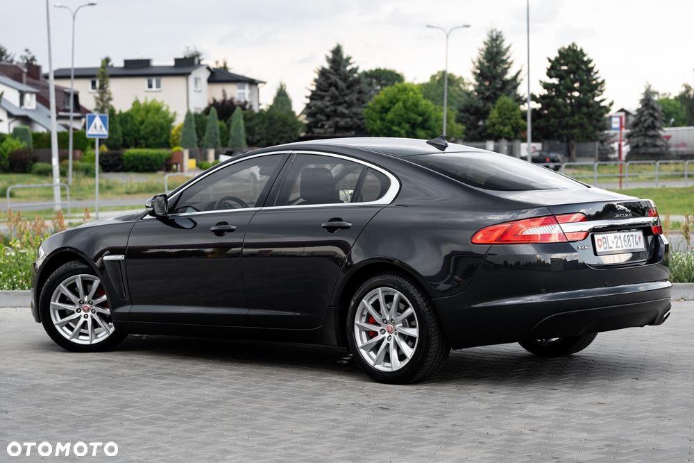 Jaguar XF 2.2 - 13