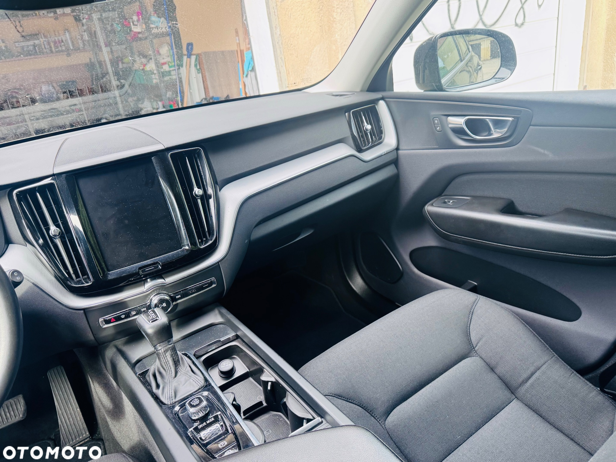 Volvo XC 60 T4 Momentum - 25