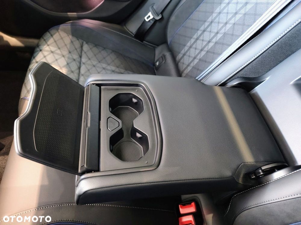 Volkswagen Passat - 32