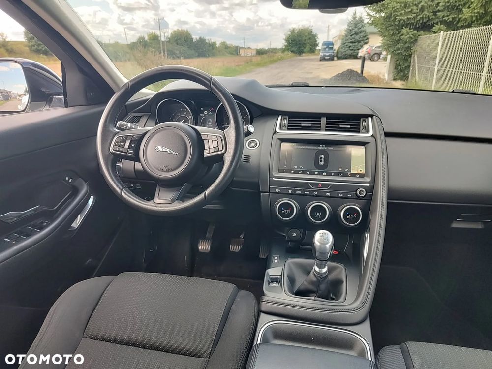 Jaguar E-Pace D150 - 10