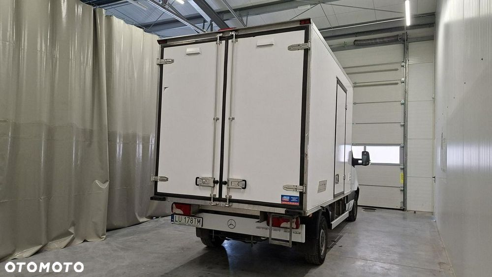 Mercedes-Benz Sprinter - 4