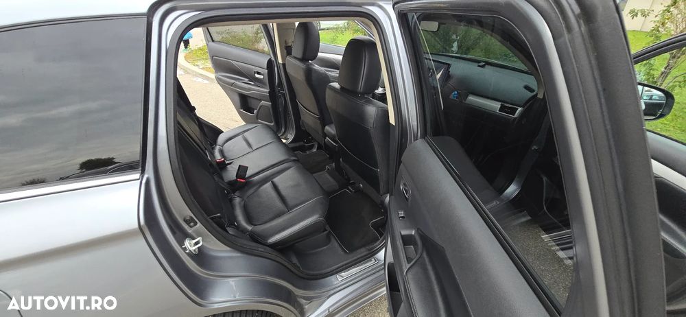 Mitsubishi Outlander - 11
