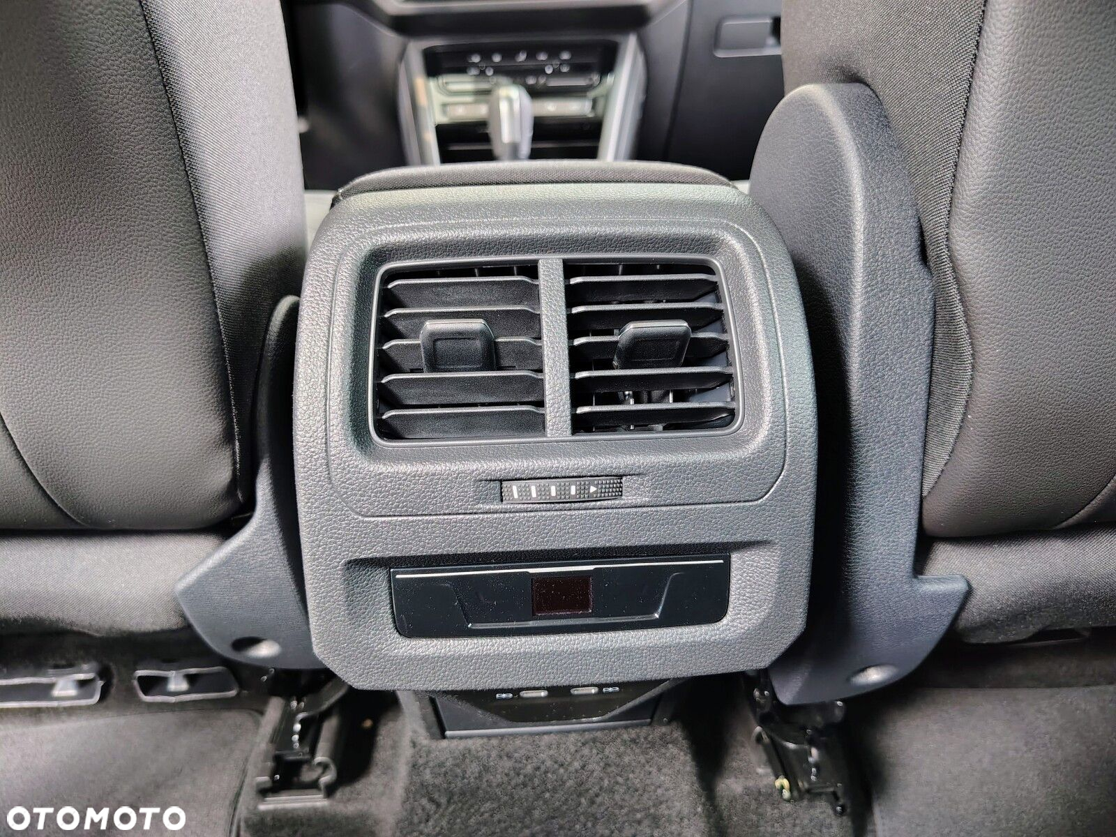 Volkswagen Touran - 22