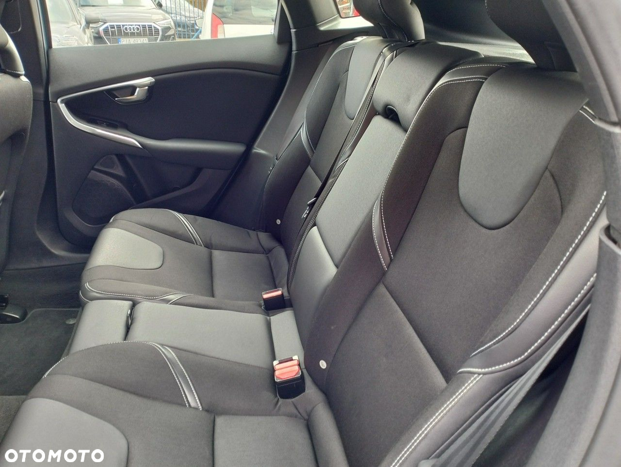 Volvo V40 - 25