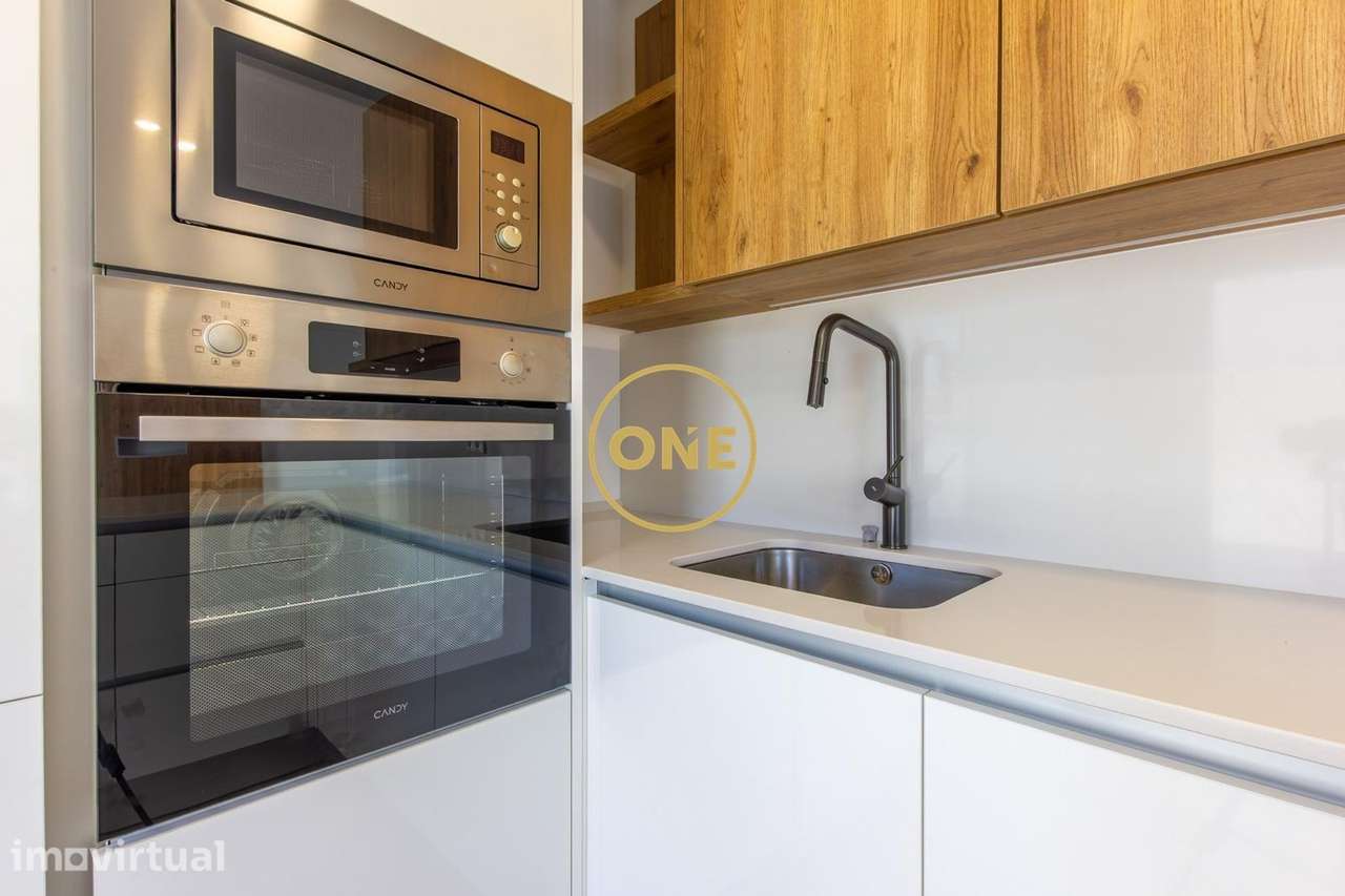 Moradia térrea T4 com piscina (Fernão Ferro) - Grande imagem: 2/19