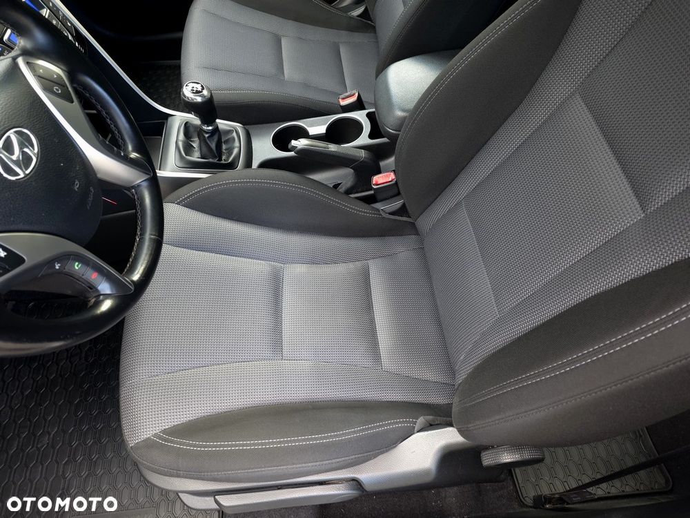 Hyundai i30 blue 1.6 CRDi Style - 16